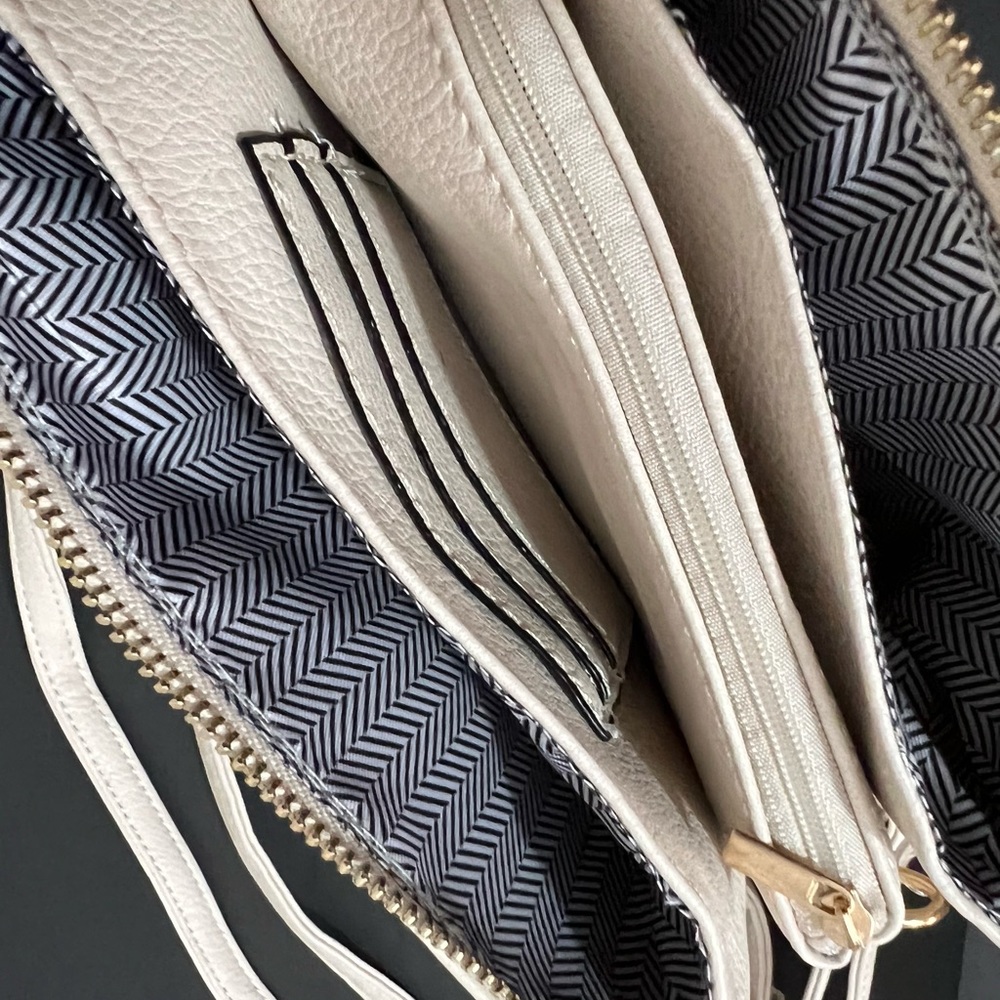 NWT ISABELLE VEGAN CROSSBODY BAG WRISTLET CLUTCH - Picture 5 of 7